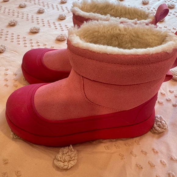UGG Kids Boots in Pink and Red - Picture 1 of 3